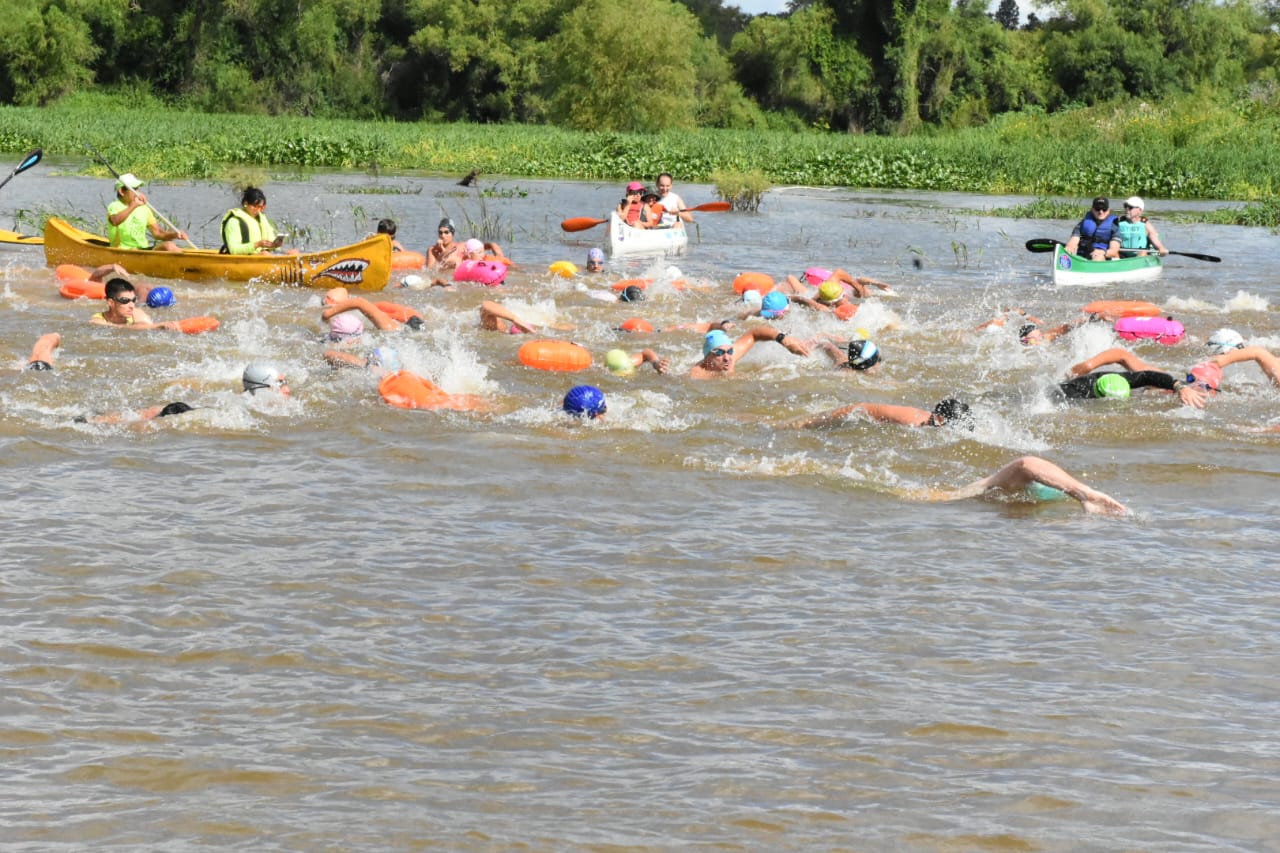 Más de 70 nadadores participaron de la primera fecha del Circuito Paceño de Aguas Abiertas